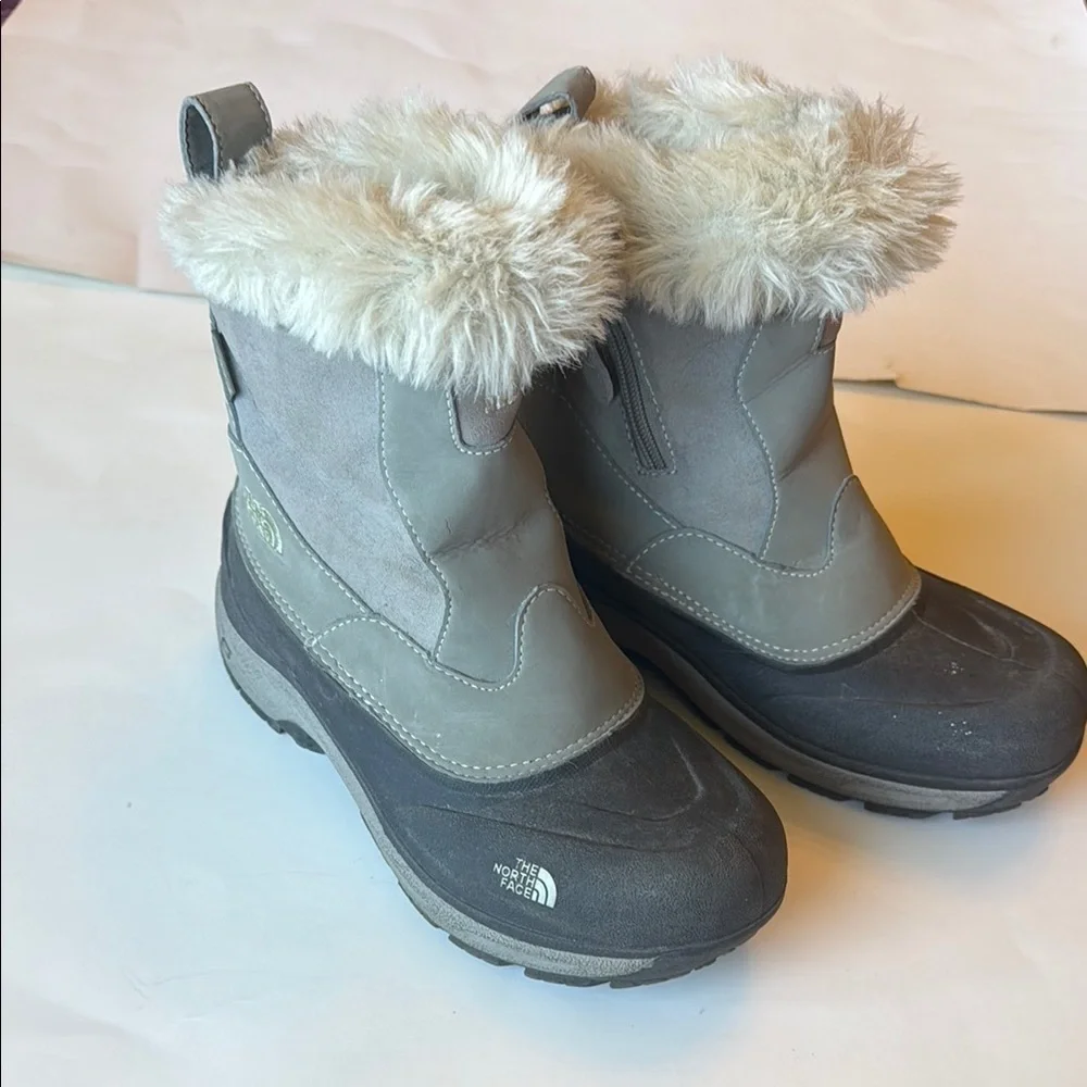 Kids The North Face Gray and Black Fur-Lined Snow Boots size 5